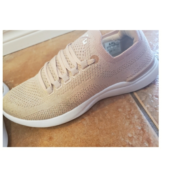 APL running shoes light pink size 8 - Picture 10 of 16